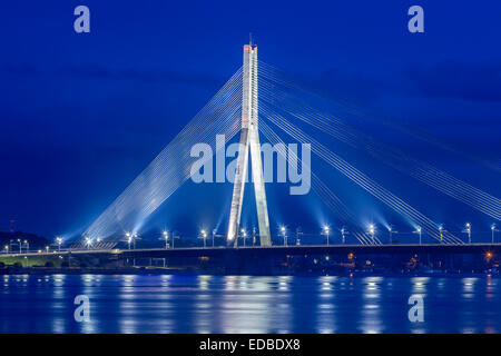 Vanšu Brücke, Schrägseilbrücke, Dämmerung, blaue Stunde, über die Düna Fluss oder westliche Dwina, Riga, Lettland Stockfoto