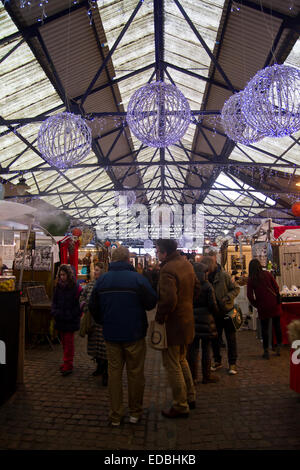 Indoor-Weihnachtsmarkt in Greenwich London Stockfoto