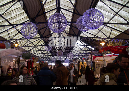 Indoor Weihnachtsmarkt in Greenwich London Stockfoto