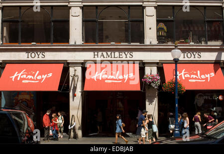 Exterieur des Hamleys Store im Zentrum von London. Stockfoto