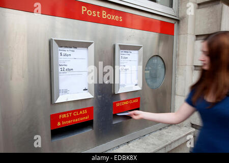 Anschauliches Bild von Royal Mail Briefkasten. Stockfoto