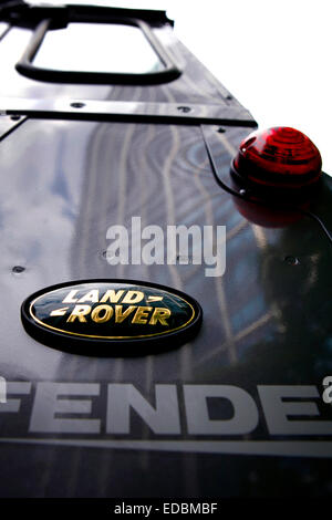 Im Bild: Der Land Rover-Emblem. Stockfoto