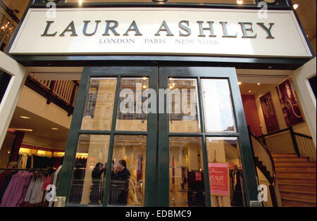 Fassade eines Laura Ashley Store. Stockfoto