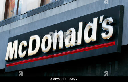 Außen ein McDonalds-Restaurant. Stockfoto