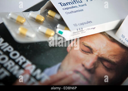 Anschauliches Bild des eine Tamiflu-Box und Tabletten. Stockfoto