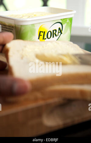 Anschauliches Bild der Flora Original, ein Unilever Food-Produkt. Stockfoto