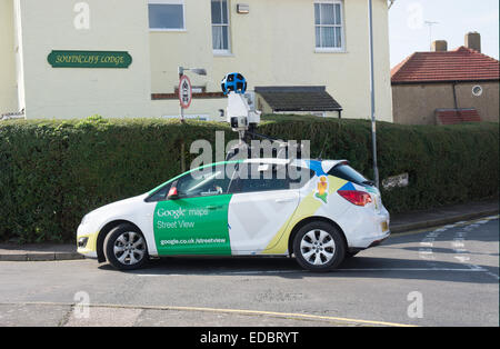 Ein Google Street View Karte Auto erledigt seine Aufgabe in Walton-on-the-Naze, Essex Stockfoto