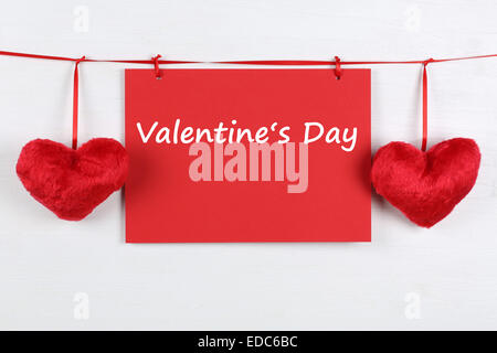 Grußkarte zum Valentinstag mit Exemplar für Ihren eigenen Text und zwei Herzen Stockfoto