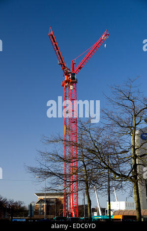 Zwei große Kräne in der Form des Buchstaben Y, Cardiff, Südwales, UK. Stockfoto