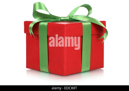 Roten Geschenk-Box für Geschenke zu Weihnachten, Geburtstag oder Valentinstag isoliert auf weißem Hintergrund Stockfoto