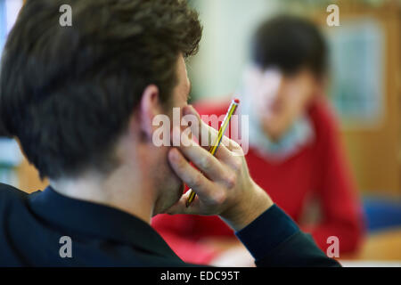 Schuljunge mit Bleistift Stockfoto