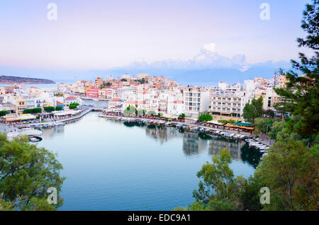 Blick auf Lake Überlieferung in Agios Nikolaos, Kreta, Griechenland Stockfoto