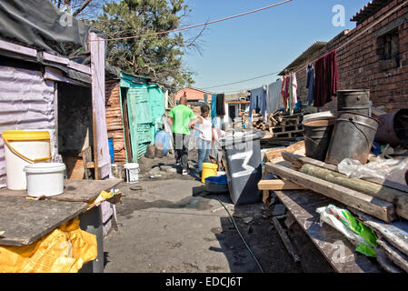 Zinn Häuser im Township Khayelitsha, den Ruf, die größte und am schnellsten wachsenden Township in Südafrika. Stockfoto