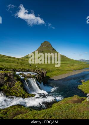 Kirkjufellsfoss Wasserfall, Snaefellsnes Halbinsel, Island Stockfoto