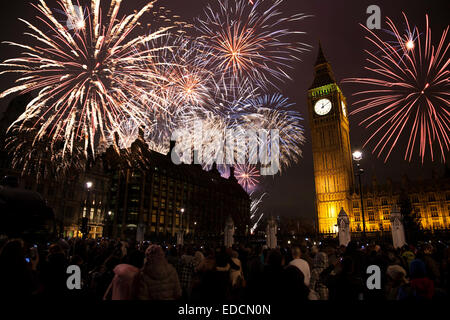 2012, Feuerwerk über Big Ben um Mitternacht Stockfoto