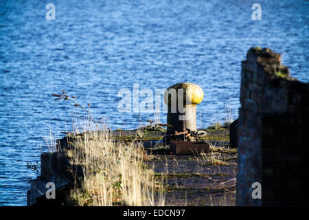 Alten Kai Poller auf verlassene dock Stockfoto