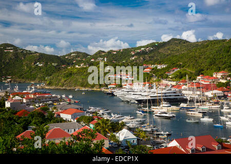 Boote drängen sich die Marina in Gustavia, St. Barths, Französische Antillen Stockfoto