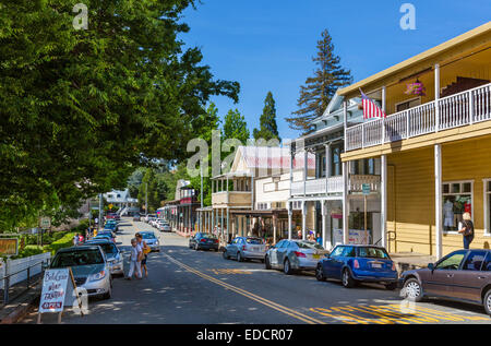 Main Street in die alte Goldgräberstadt Sutter Creek, Amador County, südlichen Gold Land, Kalifornien, USA Stockfoto