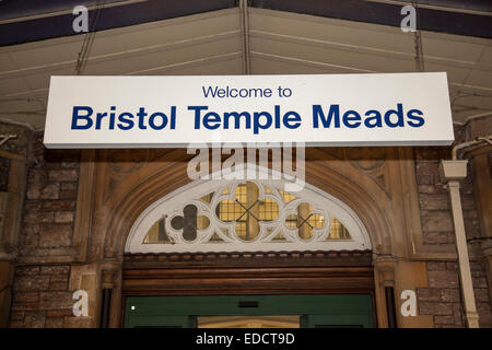 Willkommen Schild über dem Eingang zum Bahnhof Bristol Temple Meads, Bristol, UK. Stockfoto