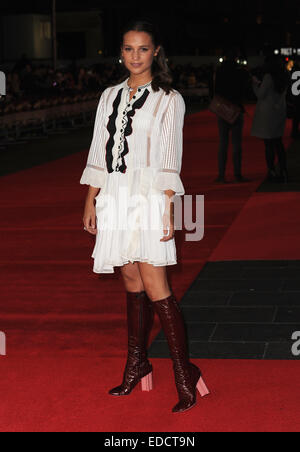 London, UK. 5. Januar 2015. Alicia Vikander besucht die UK-Premiere von '' Testament Of Youth"an Empire Leciester Square. Bildnachweis: Ferdaus Shamim/ZUMA Draht/Alamy Live-Nachrichten Stockfoto