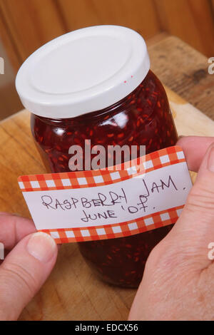 Sue Bridger machen Marmelade in ihrer Küche zu Hause Stockfoto