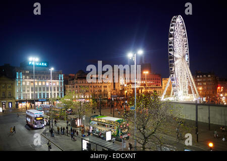 Manchester Piccadilly Gardens und Bus-Station in der Innenstadt Stockfoto