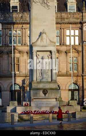 Preston Stadtzentrum in Lancashire, The Preston Kenotaph steht im Marktplatz, Preston, Lancashire, England, und ist ein Denkmal Stockfoto