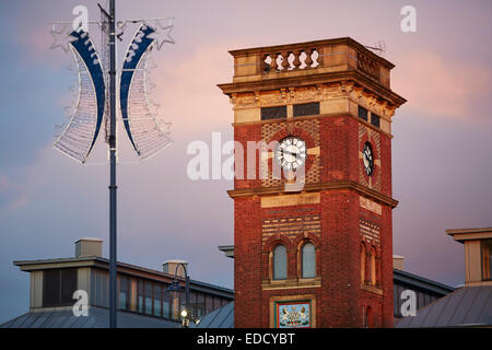 Ashton unter Lyne Tameside, Markt Halle Uhrturm Stockfoto