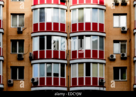 Windows-Detail von einem Wohnhaus in Kiew die Hauptstadt der Ukraine Stockfoto