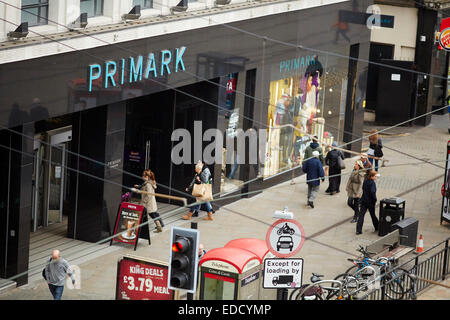 Busbahnhof Manchester Piccadilly Bereich Primark Mosley Street Eingang Stockfoto