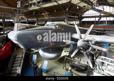 MOSI Museum für Wissenschaft und Industrie, befindet sich auf dem Gelände der erste Bahnhof der Welt - Bild der Avro Shackleton AEW Stockfoto