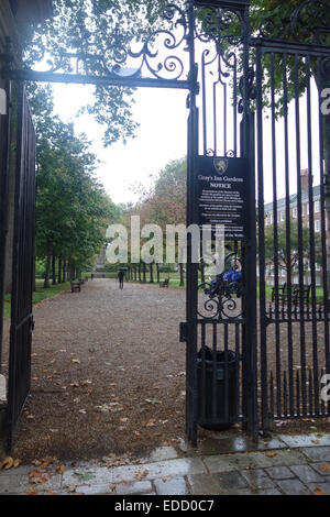 In London gibt es mehrere "rechtliche Quadrate", vielleicht der bekannteste ist Grays Inn, das gehört zu den vier Inns Of Court Stockfoto