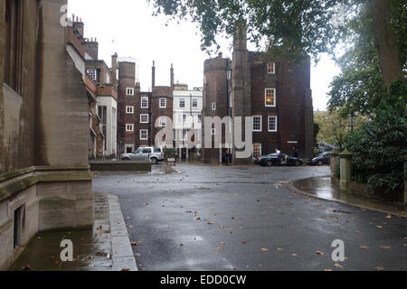 In London gibt es mehrere "rechtliche Quadrate", vielleicht der bekannteste ist Grays Inn, das gehört zu den vier Inns Of Court Stockfoto