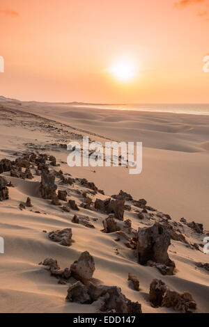 Sonnenuntergang auf Sanddünen in Chaves Strand Praia de Chaves in Insel Boavista-Kapverden - Cabo Verde Stockfoto