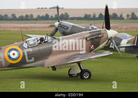 Zwei Spitfires Vorbereitung für den take-off Stockfoto