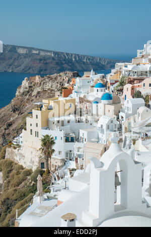 Blick auf die Stadt Oia, Santorini, Kykladen, griechische Inseln, Griechenland Stockfoto