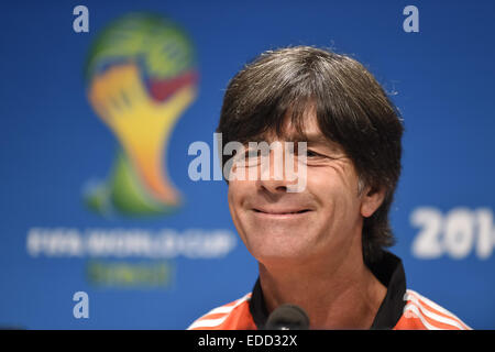 Headcoach von Deutschland Joachim Loew Antworten auf die Medien im Rahmen einer Pressekonferenz am Vorabend der 2014 FIFA World Cup Brasilien Viertel Finale Spiel zwischen Frankreich und Deutschland im Estadio Maracana Featuring: Joachim Loew Where: Rio De Janeiro, Brasilien: Stockfoto