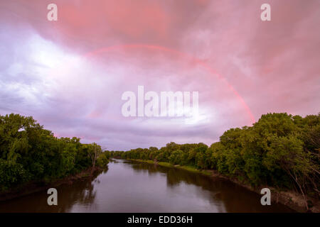 Regenbogen über den Minnesota River im schwarzen Hund Gerät Minnesota Valley National Wildlife Refuge. Stockfoto