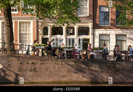 Restaurant De Belhamel auf der Brouwersgracht Canal alfresco Restaurant Terrasse mit Blick auf die Herengracht Amsterdam Stockfoto