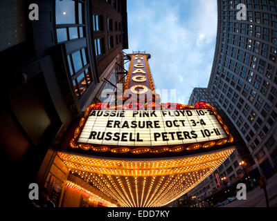 Ein Weitwinkel, fisheye Blick auf dem Festzelt des Chicago Theatre in Chicago, Illinois. Stockfoto