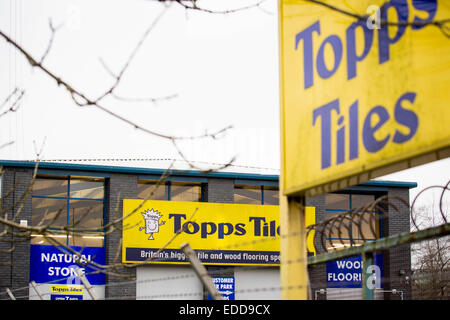 Swansea, Wales, Großbritannien. 5. Januar 2015. Ein Zweig der Topps Fliesen in Swansea vor ein trading-Update, Montag, 5. Januar 2015. Bildnachweis: John Wellings/Alamy Live-Nachrichten Stockfoto
