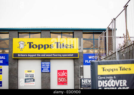 Swansea, Wales, Großbritannien. 5. Januar 2015. Ein Zweig der Topps Fliesen in Swansea vor ein trading-Update, Montag, 5. Januar 2015. Bildnachweis: John Wellings/Alamy Live-Nachrichten Stockfoto