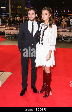 Alicia Vikander und Kit Harington besucht die eine Premiere Testament von Jugend auf 01.05.2015 bei The Empire Leicester Square, London.  Bild von Julie Edwards Stockfoto