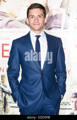 Jonathan Bailey besucht die eine Premiere Testament von Jugend auf 01.05.2015 bei The Empire Leicester Square, London.  Bild von Julie Edwards Stockfoto