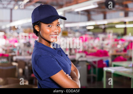 schöne junge afrikanische Frauen Textilarbeiterin Stockfoto