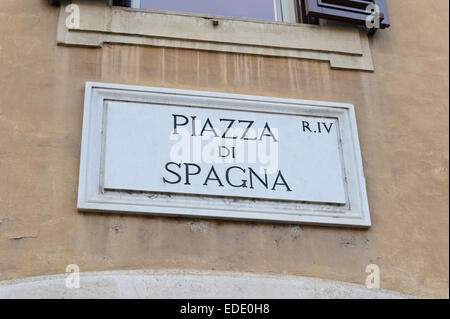 Das Schild an der Wand in Rom, Italien von Piazza Di Spagna. Stockfoto