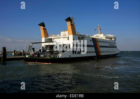 Eingeschränkte Sicht auf den Fährhafen. Wyk auf Föhr ist eine Stadt in der Bezirk Nord Friesland, auf der Insel Föhr in Schleswig-Holstein, Deutschland-Foto: Klaus Nowottnick Datum: 21. April 2014 Stockfoto