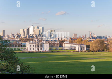 Blick auf Canary Wharf von Greenwich Hill in London Stockfoto