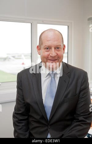 Verpflichtet sich, London Biggin Hill Airport Managing Director Will Curtis St George RAF Kapelle Stockfoto