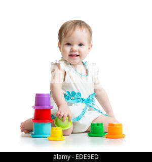 kleine Mädchen spielen mit Spielzeug Stockfoto